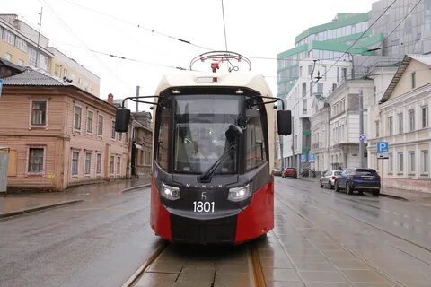 В первом трамвае было в 3 раза