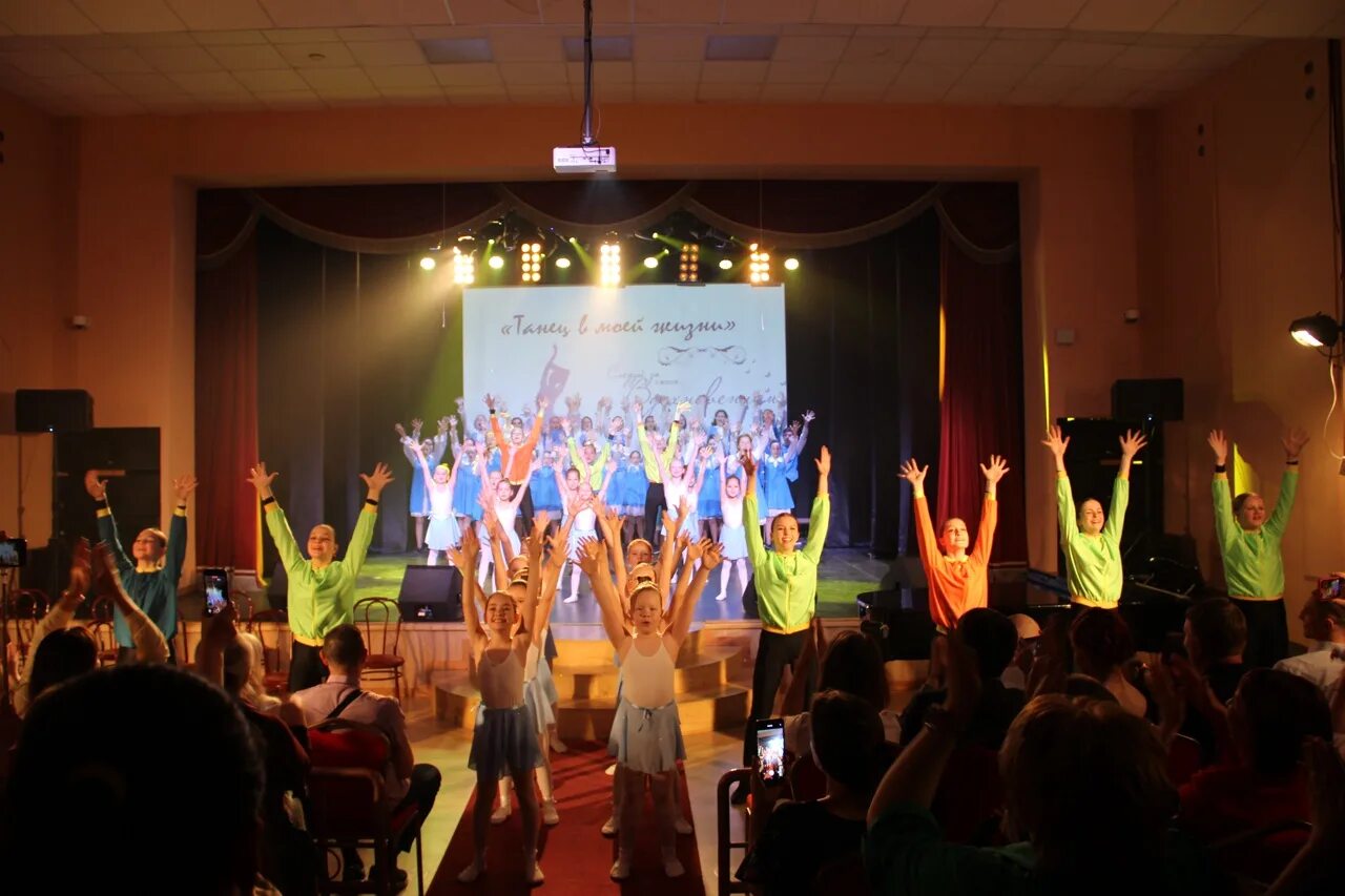 дши нефтеюганск. школа искусств  старая  в нефтеюганске. школа искусств нефтеюганск. художественная школа нефтеюганск. дши нефтеюганск.