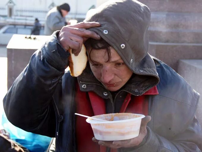 Еда для бездомных. Еда бомжей. Питание бездомных.