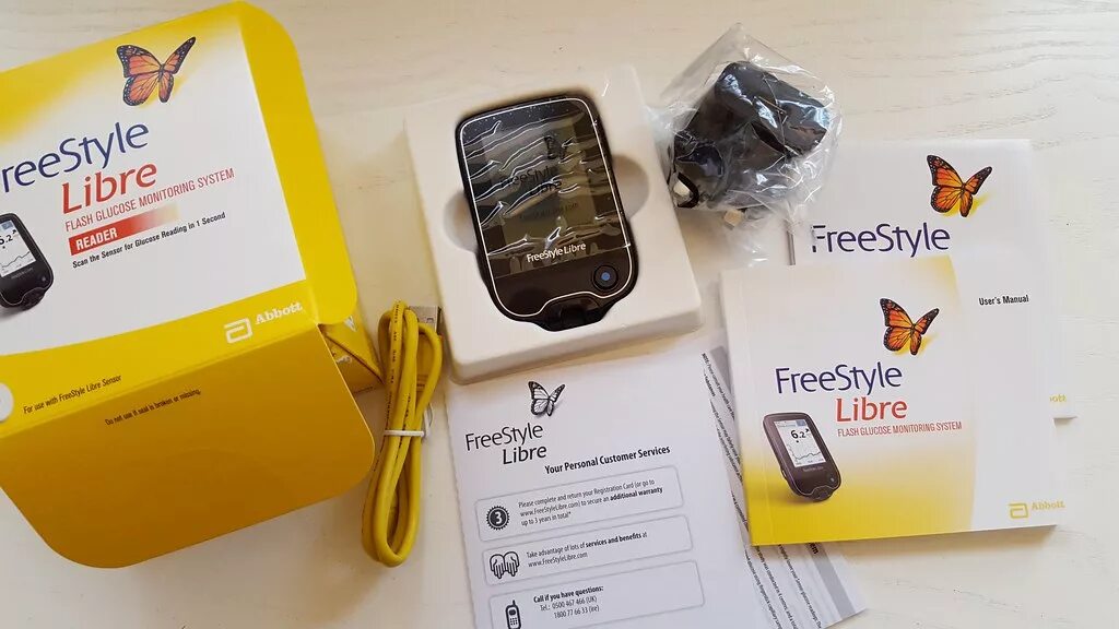 Freestyle libre системы flash. Сканер мониторинга Глюкозы Freestyle libre. Ридер для фристайл Либре 1. Датчик мониторинга Глюкозы фристайл Либре. Сканер для фристайл Либре 2.