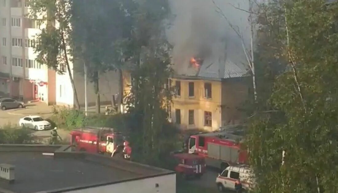 Пожар в кокошкино. Пожар на Радищева. Пожар в Ярославле на улице Корабельная 11. Пожар в Ярославле дом 3 этажный. Радищева дом сгорел.