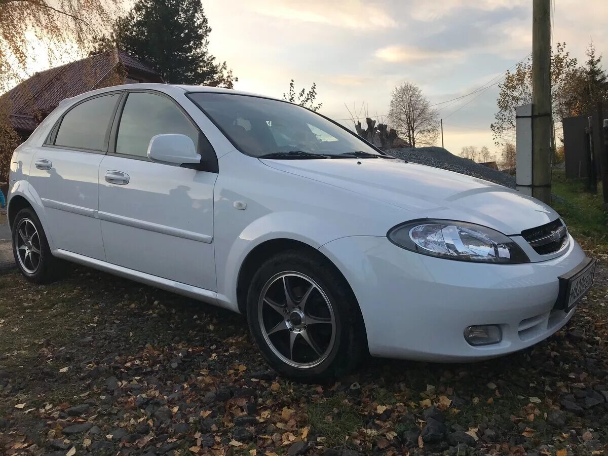 Шевроле Лачетти хэтчбек белая 2010. Chevrolet Lacetti 2011 хэтчбек белый. Шевроле Лачетти хэтчбек 1.4 белый. Шевроле Лачетти хэтчбек белый 2004. Шевроле лачетти 2010 хэтчбек