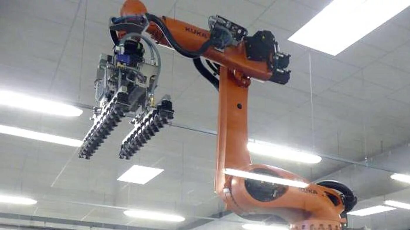 Робот вакуум т12. Вакуумный захват для робота kuka. kuka манипулятор с присосками. захваты для роботов-манипуляторов kuka. пневматические захваты на робот r2000ib.