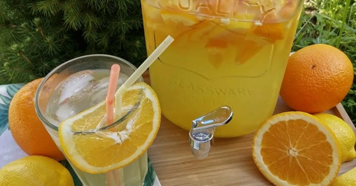 Вода лимон сахар лимонад. Лимонад лимон апельсин мята. Мохито с апельсином. Напиток из апельсинов. Домашний лимонад апельсиновый.