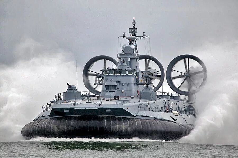 Малый десантный корабль зубр. Проект 12322 зубр. Зубр на воздушной подушке. Проекта 12322 «зубр» вмф россии. Десантный корабль зубр 12322.