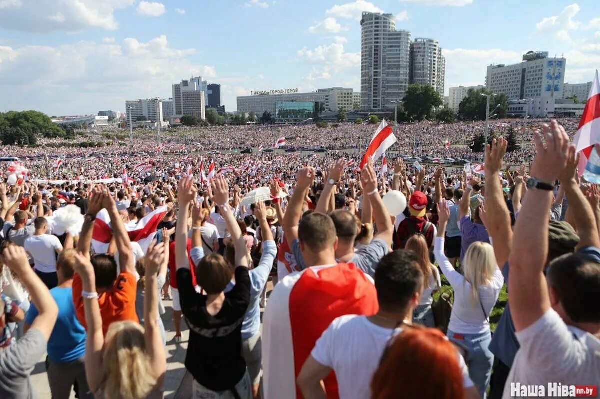 Почему сегодня в минске. Митинги в Белоруссии 2020. Массовые протесты в Беларуси 2020. Митинги в Белоруссии 2020 против Лукашенко. Митинг в Минске 16 августа 2020.