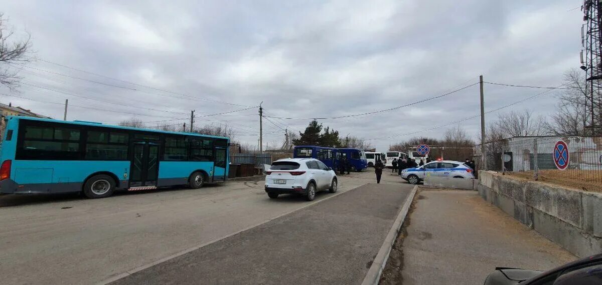 Мужчина таксист. Водителем темиртау. 107 автобус темиртау. Водителем темиртау. Водителем темиртау.