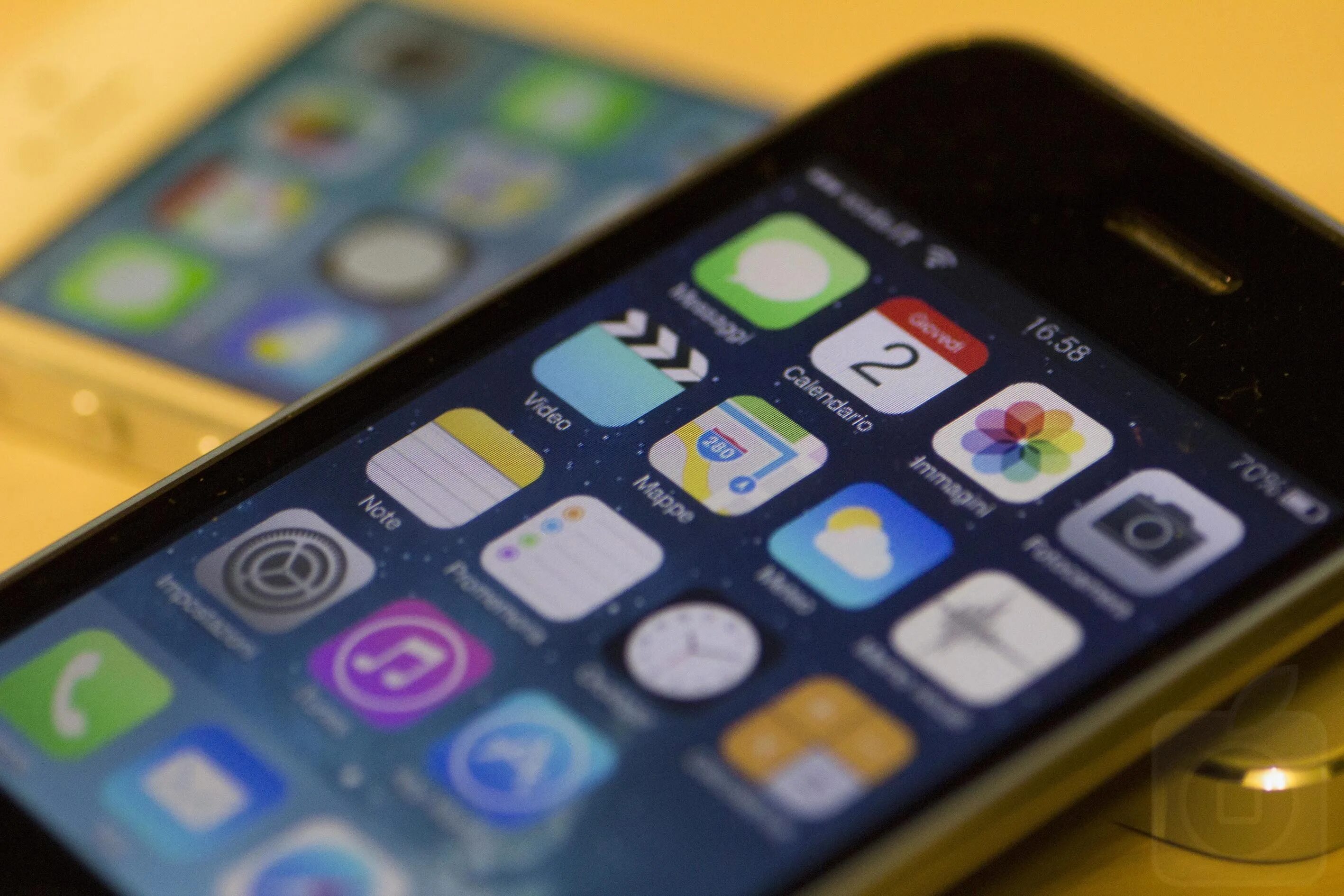 R ios. Айфон 2 джи. iphone 3g ios 2. iphone 2g 2007. iphone 2g ios 7.