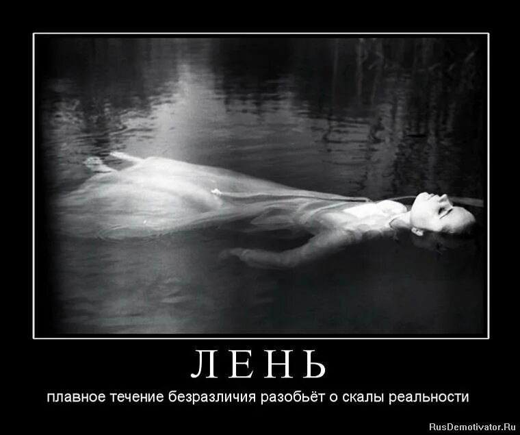 плавное течение. поток воды. плавное течение. бурная река с камнями. плавное течение эко отель можайск.