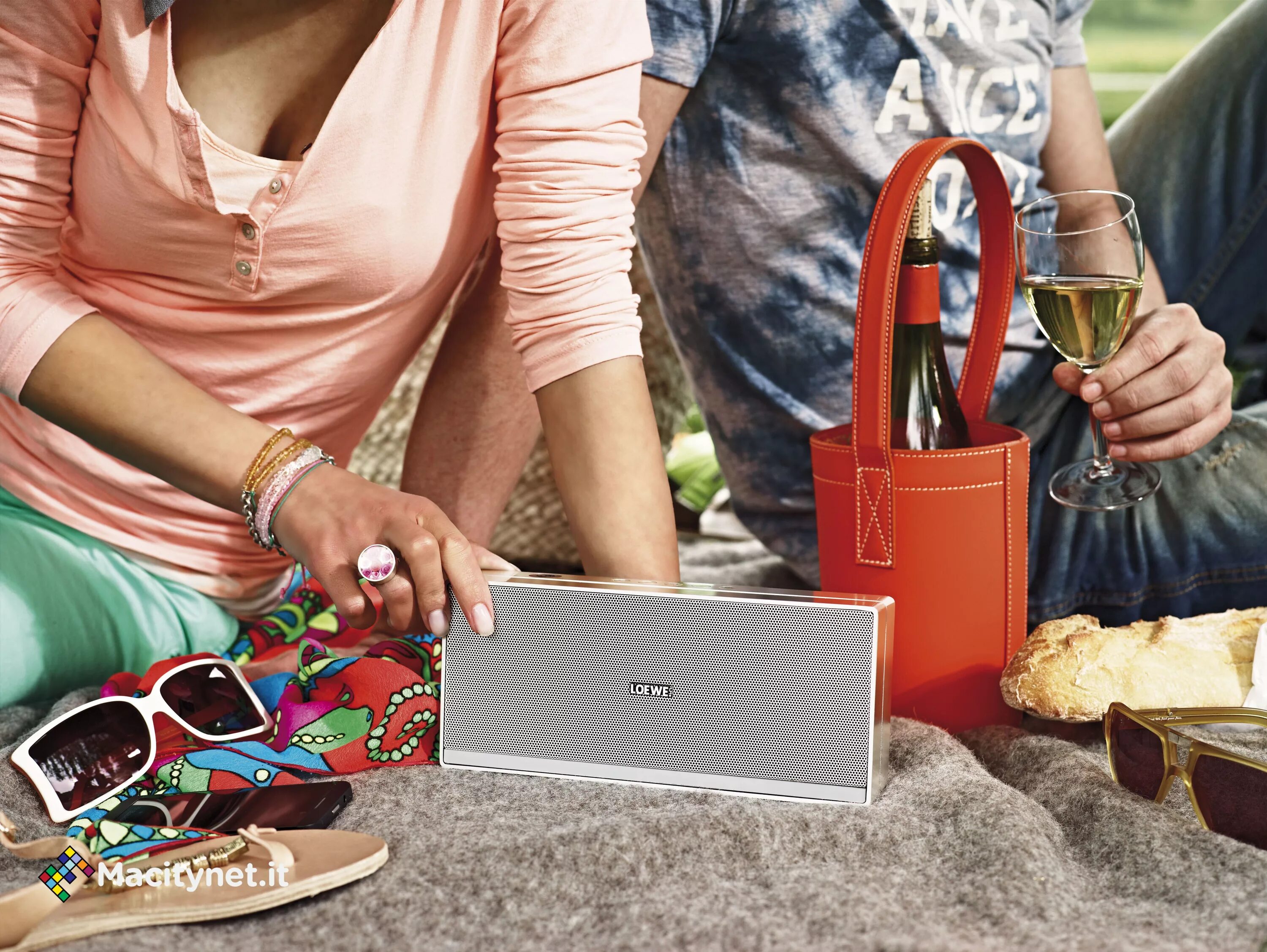 Портативная акустика loewe speaker 2go. Bose soundlink mini 2 special edition. Loewe распаковка. Speaker 2 go. Портативная акустика loewe air speaker.