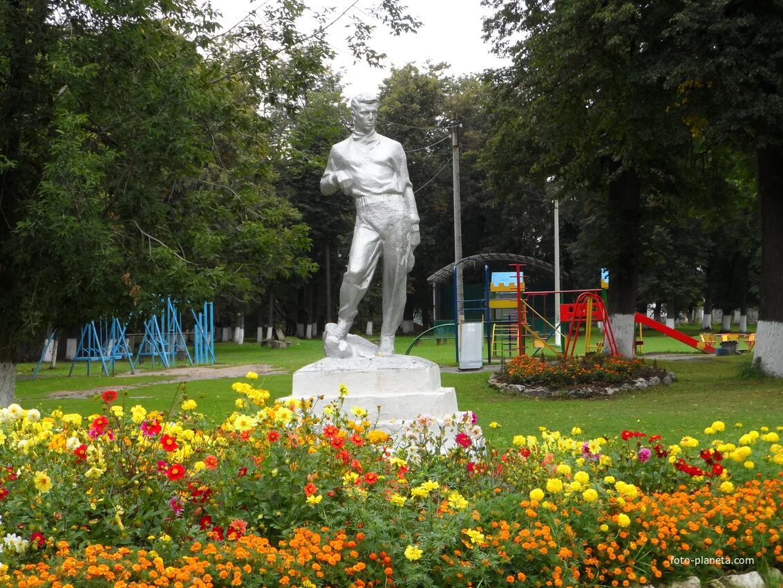 Царское село пушкин лицейский памятники. Рязань парк есенина памятник пушкина. Дом бориса можаева в пителино. Пушкин рязанская область. Пушкин рязанская область.