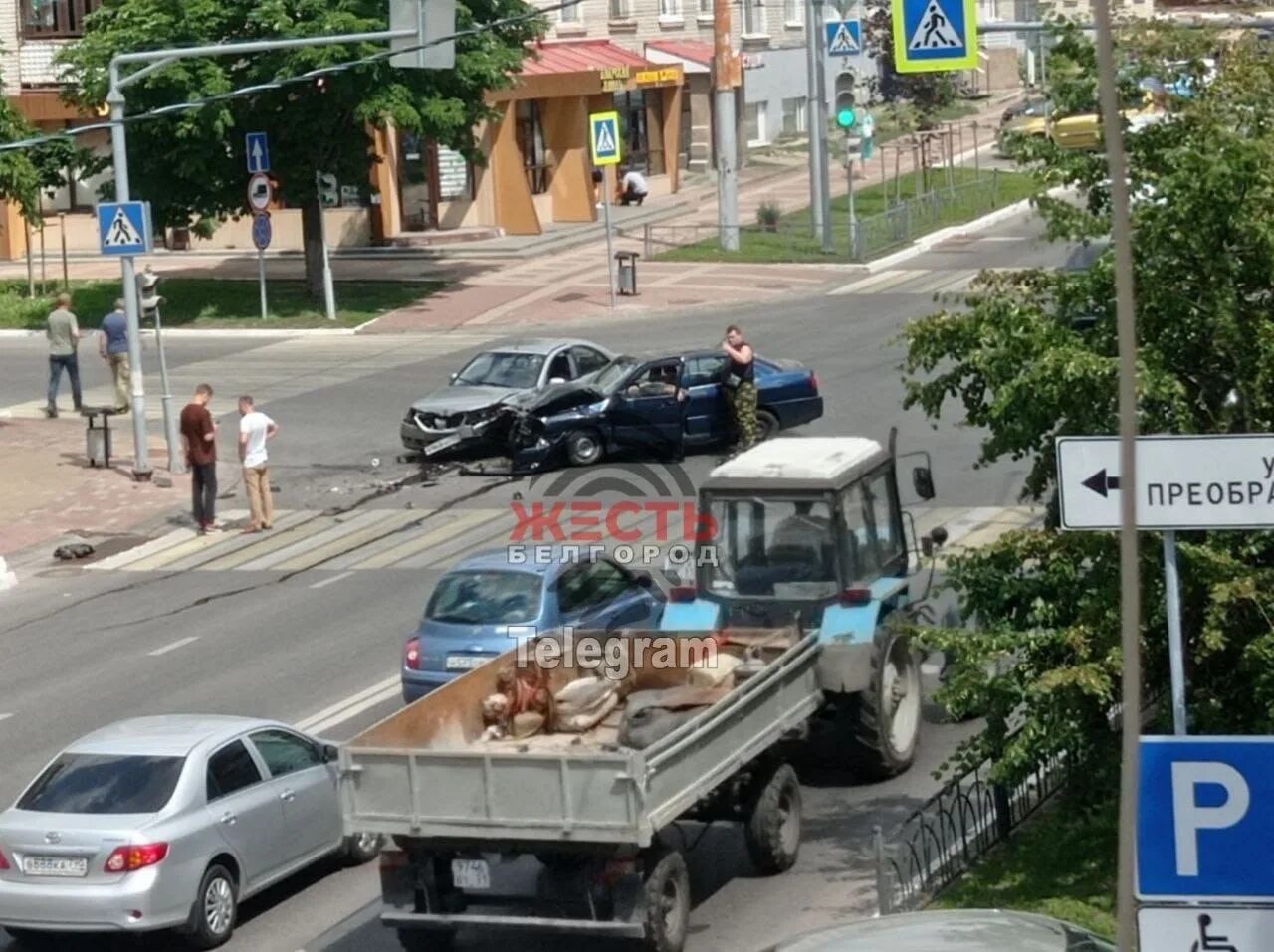 Перекрёсток Белгородского полка Победы Белгород. Пересечение улиц Белгородского полка и Белгородского проспекта. Улица Преображенская и Белгородской полка. Что на сегодняшний день творится в белгороде