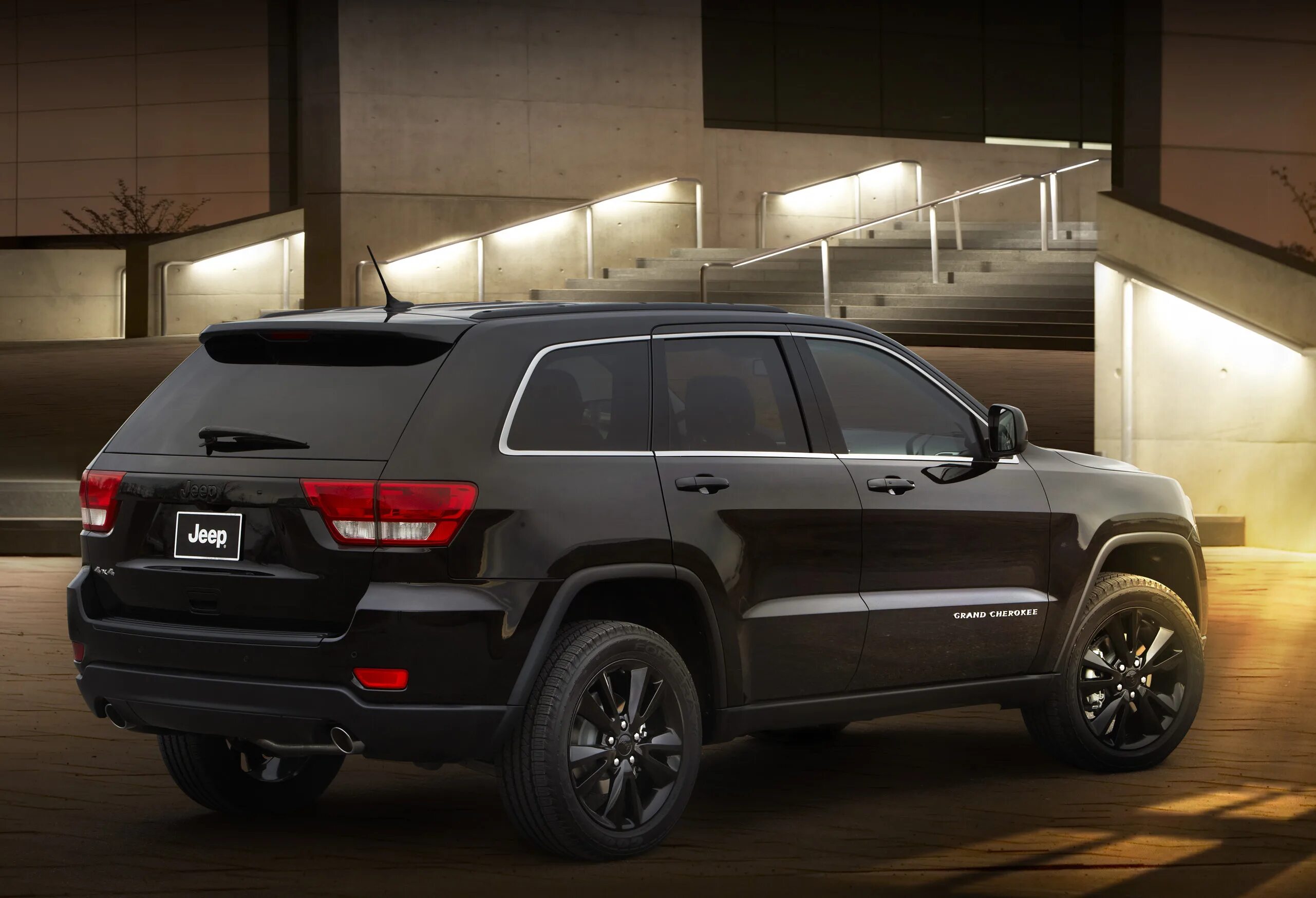 Черные машины джип. Jeep Grand Cherokee 2012 Black. Jeep Grand Cherokee 2012 черный. Jeep Grand Cherokee Concept. Grand Cherokee 2012 Black.