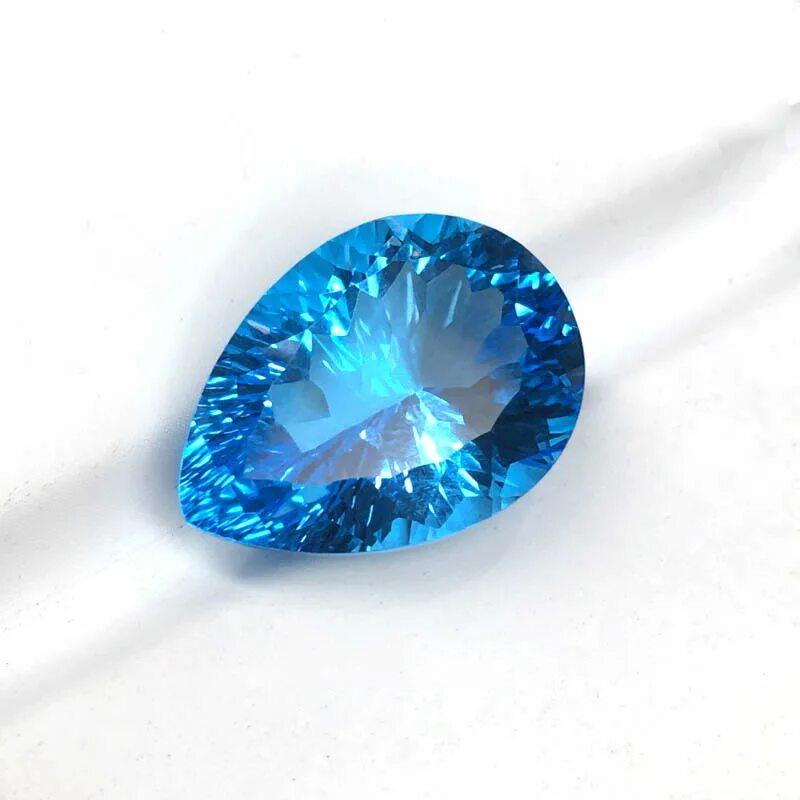 топаз камень. топаз камень. цвет сапфир и аквамарин. ювелирные камни голубого цвета. топаз шпинель.