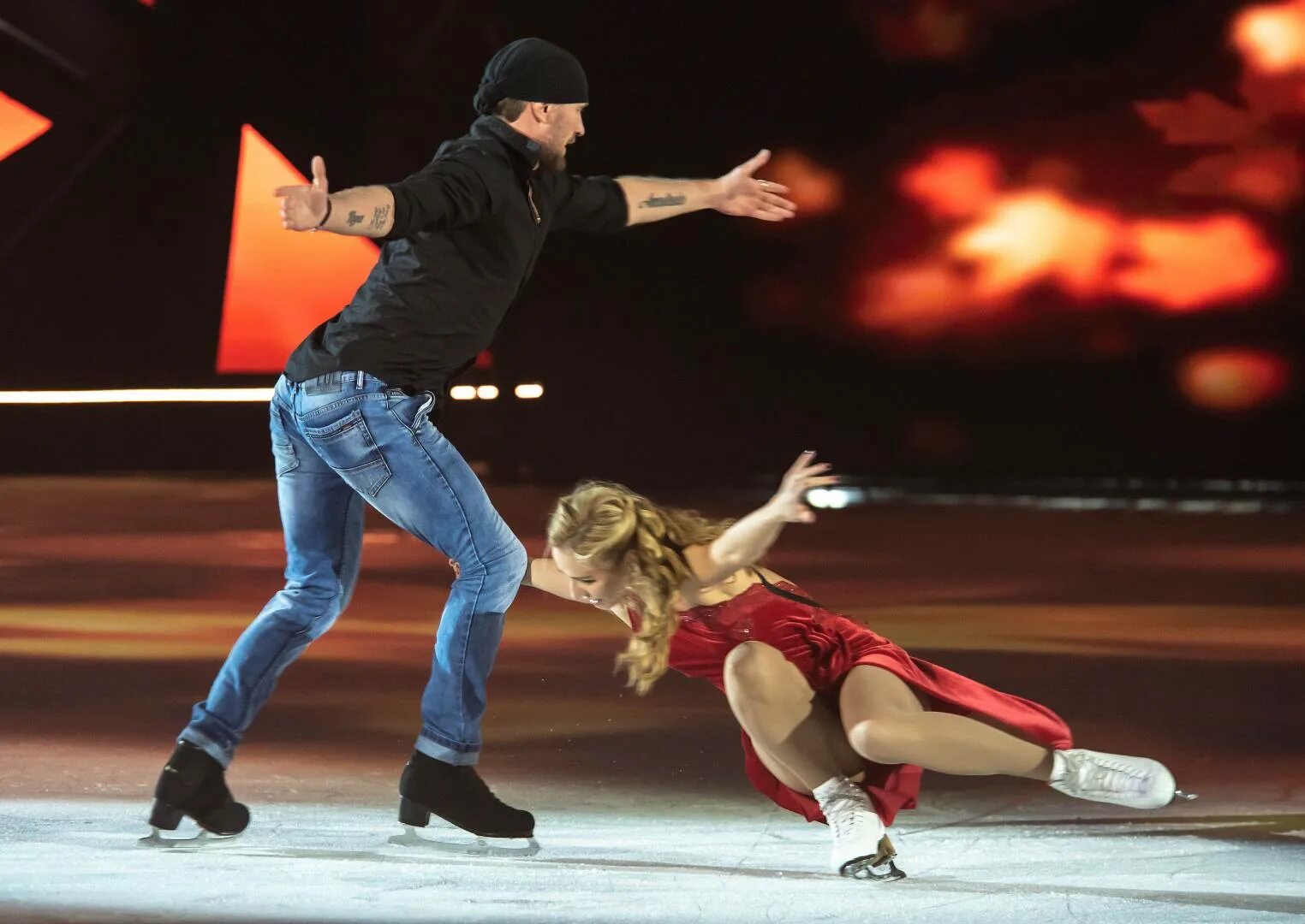 оксана домнина анна каренина. ирина лобачёва фигуристка илья авербух. лиза арзамасова и илья авербух. илья авербух ледовое шоу ледниковый период. авербух и лобачева танец.