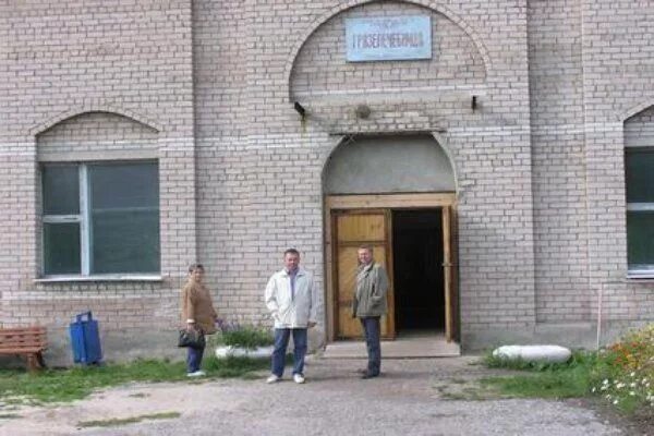 Петухово санаторий озеро медвежье. Новая школа медвежьи озера новый городок фото. Медвежье озерская амбулатория корпус. Амбулатория медвежьи озера. Медвежье озерская почта.