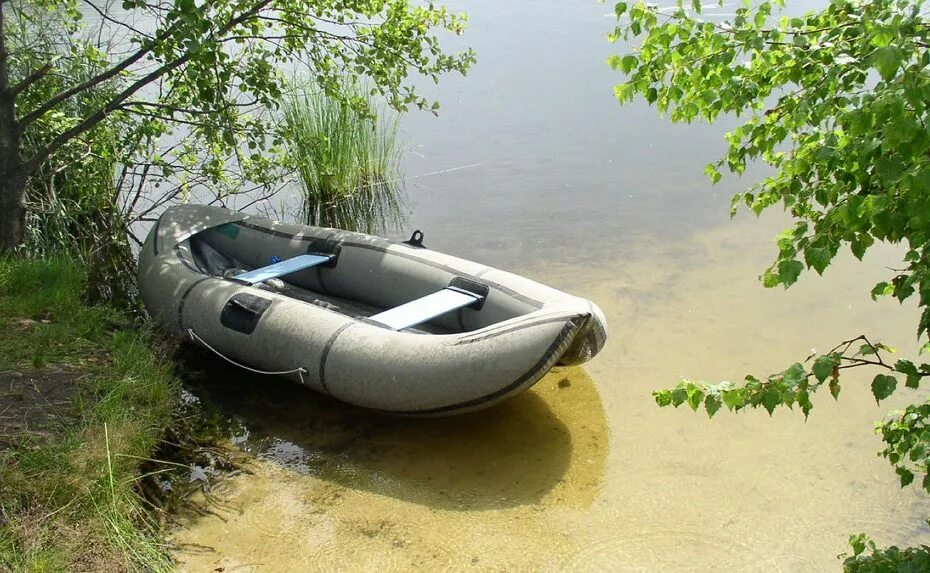 Сплав по реке на надувной лодке. Надувные лодки река. Лодка reka r370. Надувная лодка вуокса 240. Надувные лодки река.