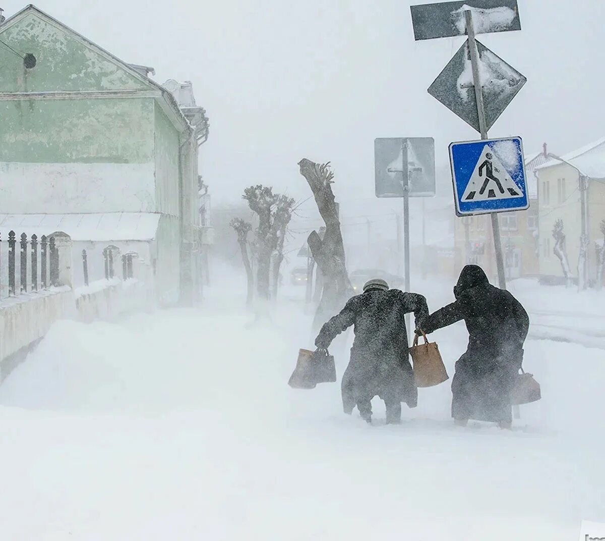 Метель в городе. Зимняя Пурга в городе. Суровая зима. Сильная метель. Климат в нашем городе суровый морозы начинаются