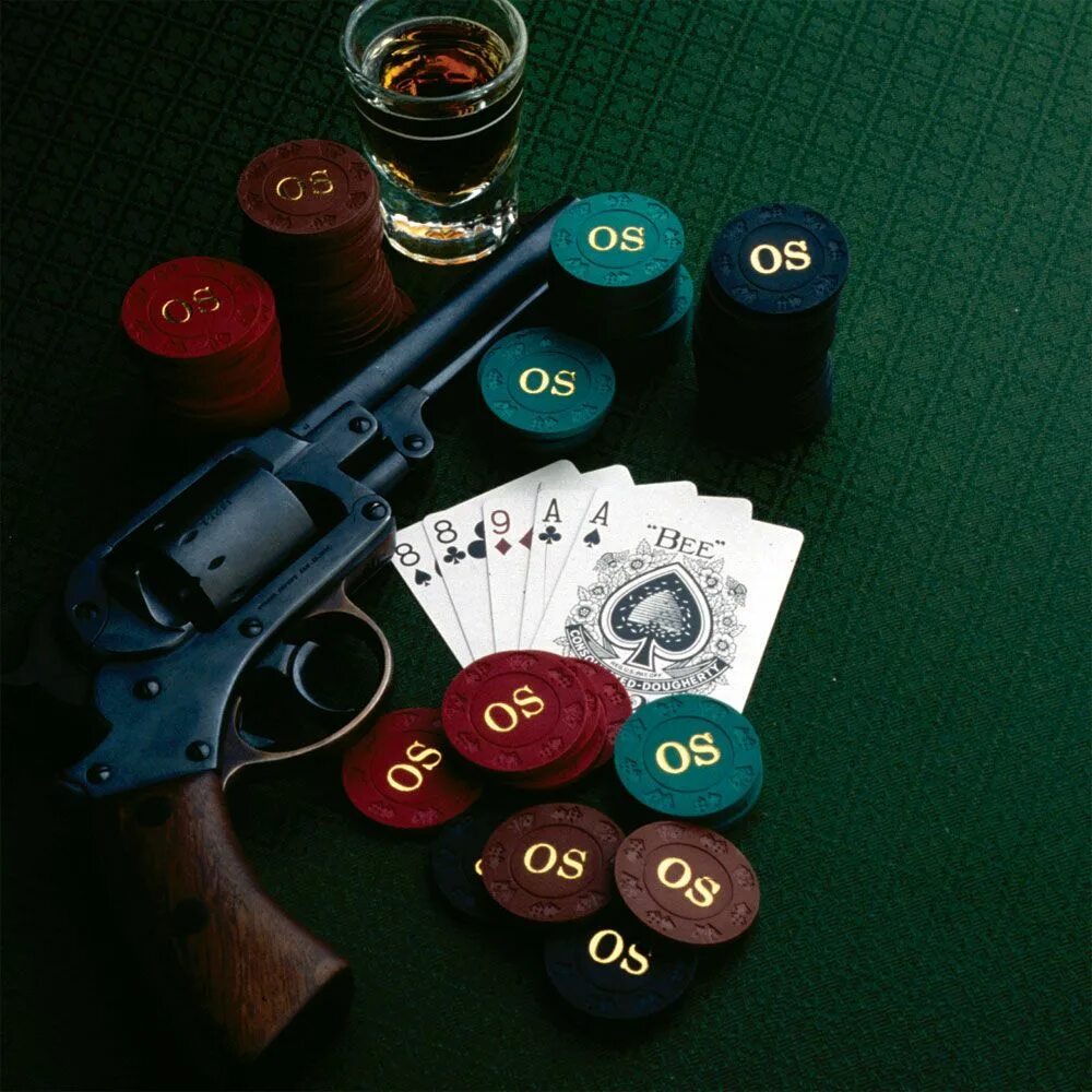Карты деньги стол. Стволы и деньги. Револьвер и карты.