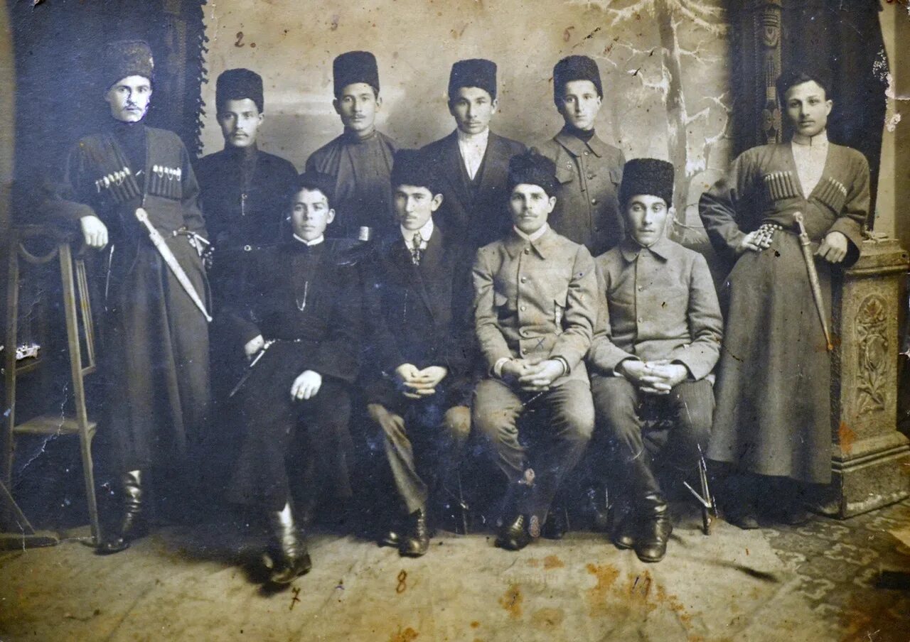 Музей адыгов-шапсугов. Адыги шапсуги. Шапсугский аул. Шапсуги семья. Аул хаджико.