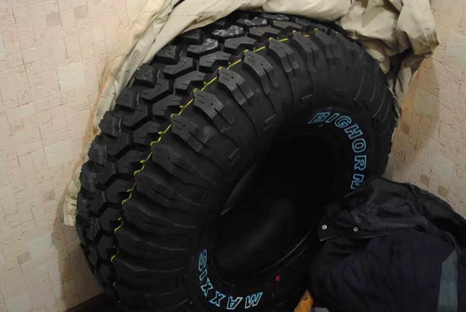 Резина 235 85 купить. Maxxis 33/12.5 r15. Резина Максис МТ 33 на УАЗ 469. Maxxis шины r15 33. 33x12.50r15lt Maxxis Bighorn MT-764 108q.