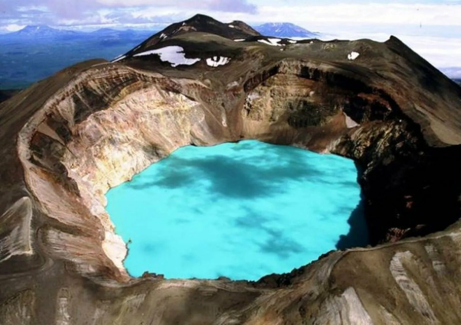 Вулкан семячик камчатка. Лусон филиппины остров тааль. Озеро малый семячик. Озеро малый семячик, камчатка. Самый низкий вулкан.