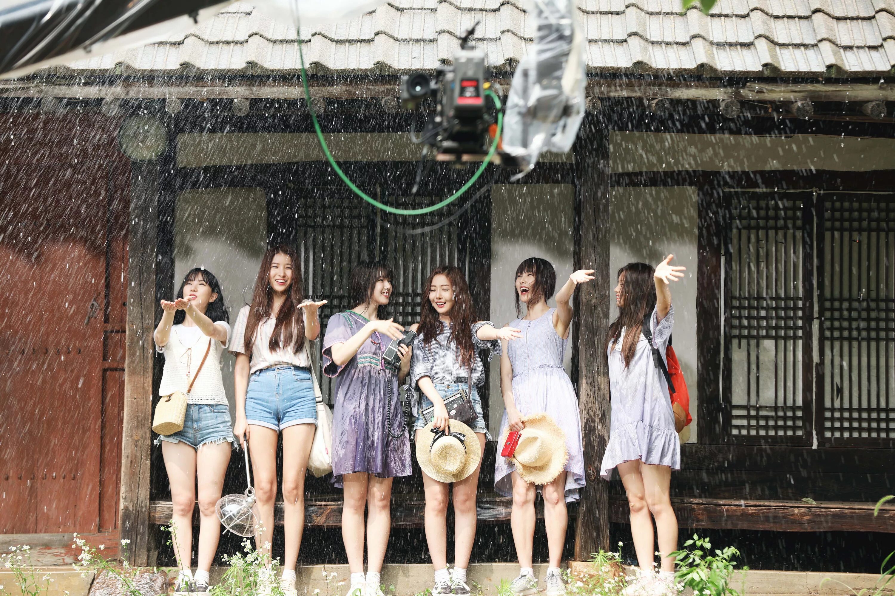 Идол моды. GFRIEND Love Whisper. Идолы Азии. GFRIEND MV. GFRIEND the Awakening album.