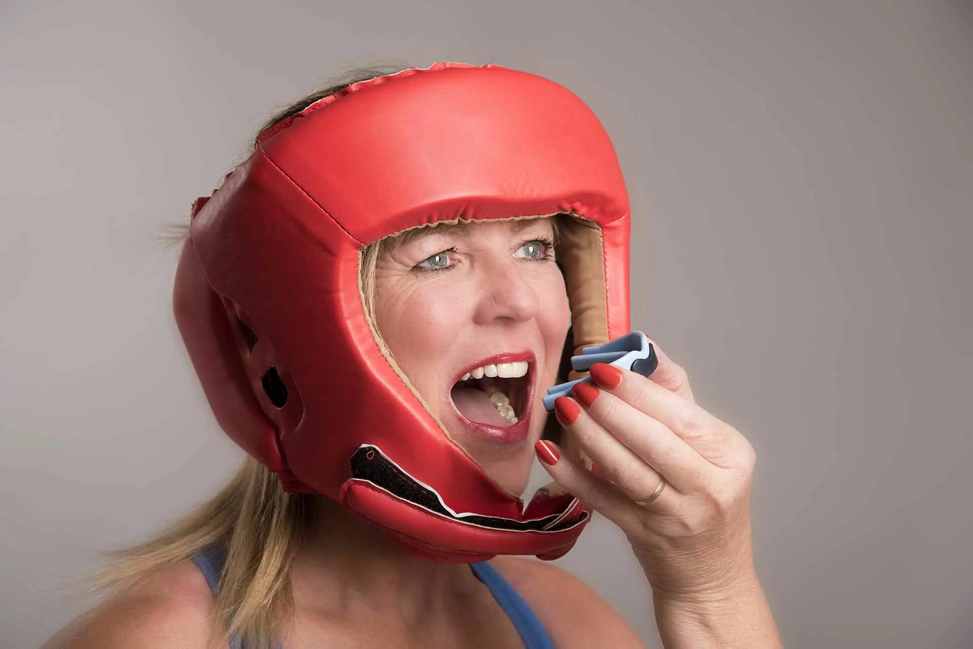 Кап рта. Капа боксерская во рту. Шлем для бокса с защитой зубов.