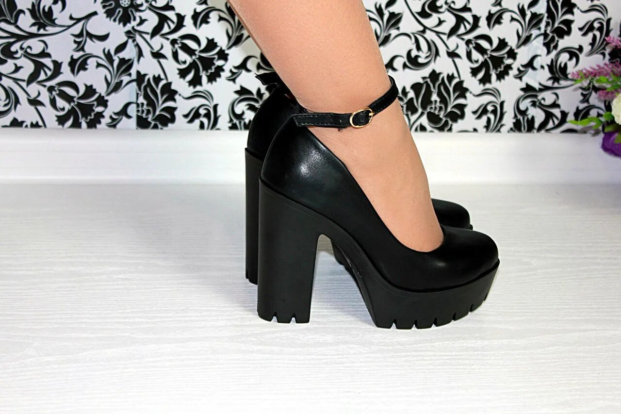 Туфли на платформе и толстом каблуке. Туфли на толстом каблуке. Туфли мэри джейн на тракторной платформе. Туфли на платформе и толстом каблуке. Туфли витаччи 2021 на тракторной подошве.