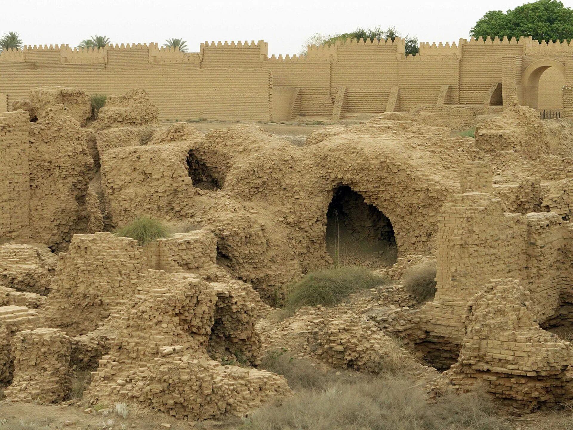 Вавилон древний город. Вавилон ирак. Вавилон город в ираке. Вавилон город руины. Ворота иштар руины.