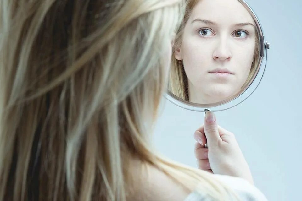 Комплексую. Комплексую. Самовнушение фото. Закомплексованный человек. Комплексы подростка.