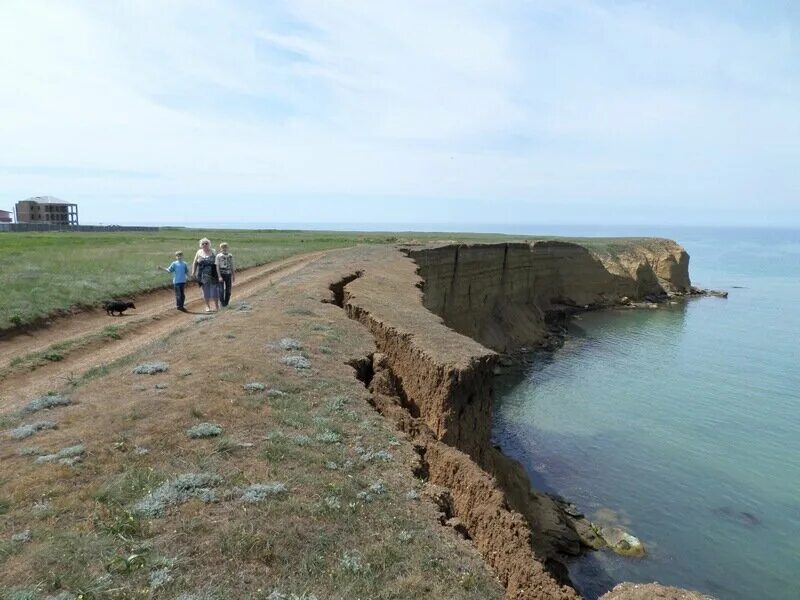 Несчастный случай на тропе голицына. Дождь в крыму. Окопы на пляже в крыму. Трасса судак алушта. Лиго морская симеиз.