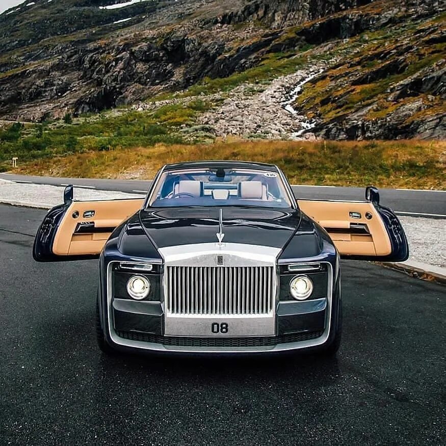 Rolls royce phantom drophead coupe. Роллс ройс фантом золотой. Самый дорогой рос рос. Машина роллс ройс. Роллс ройс wraith 2023.