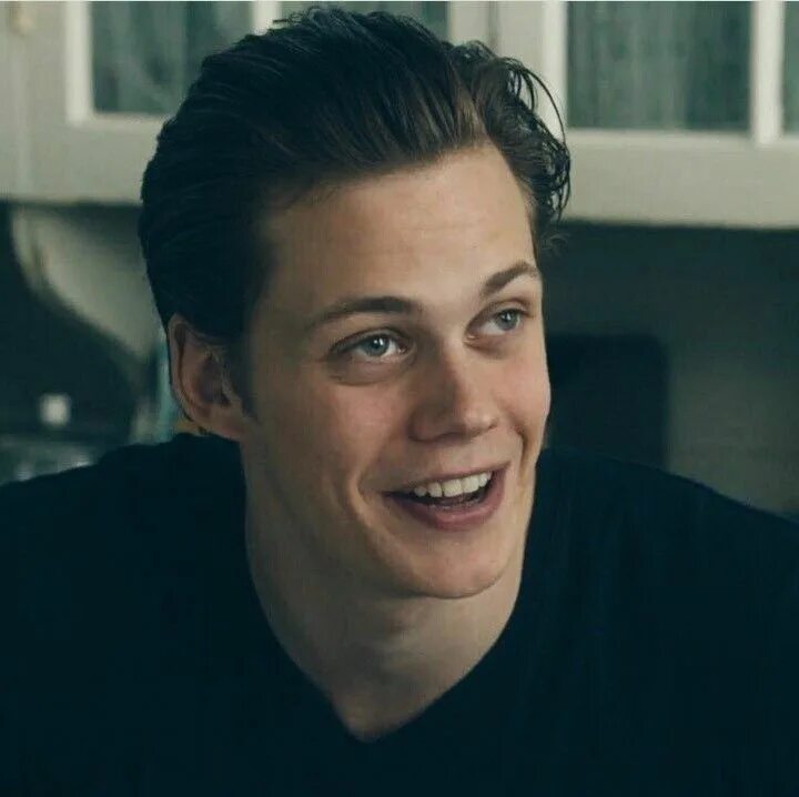 Пеннивайз актер билл скарсгард. Билл скарсгард оно улыбка. Скарсгард билл ухмылка. Билл скарсгард улыбка пеннивайза. Пеннивайз актер билл скарсгард.