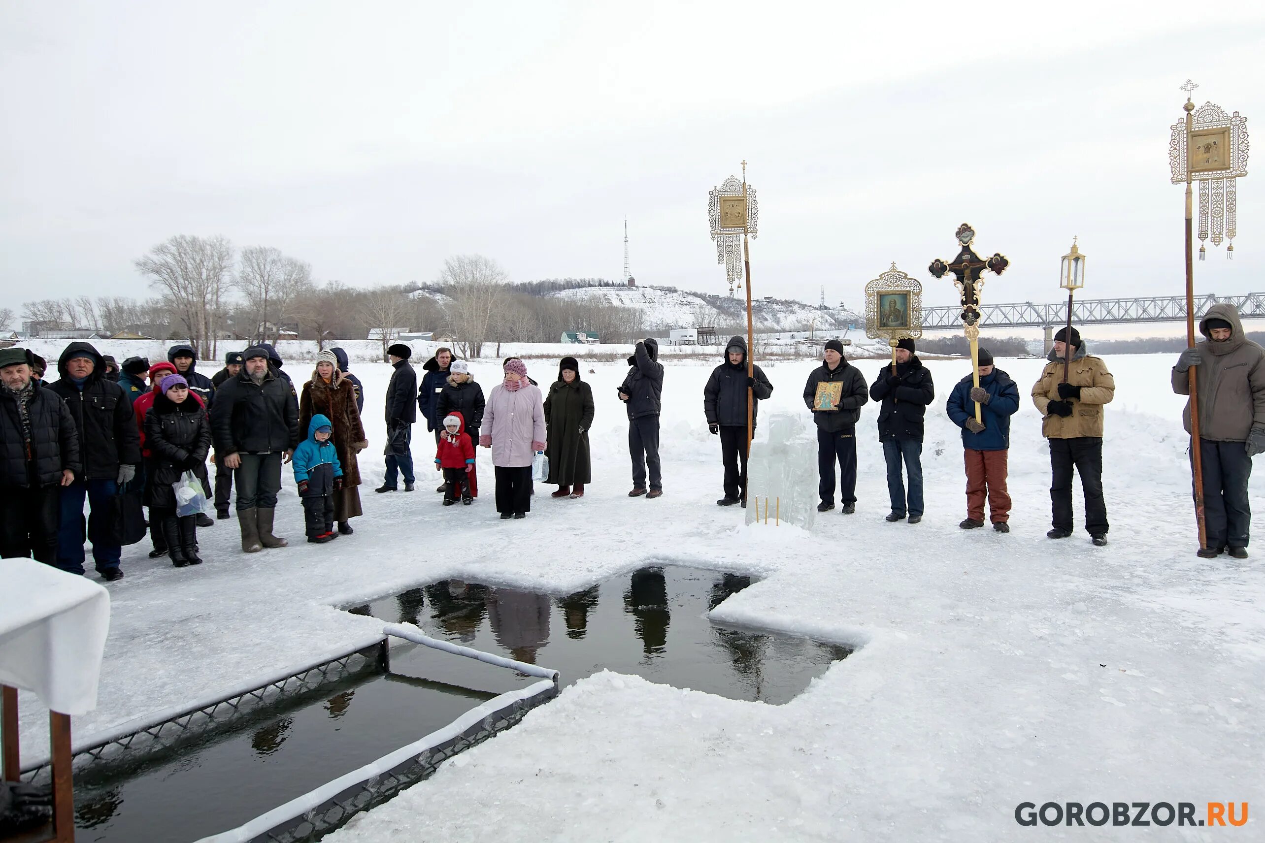 Крещение 18 числа. 18 января праздник крещения господня. Рошаль крещение 2021. С крещением фото. Крещение 18 числа.