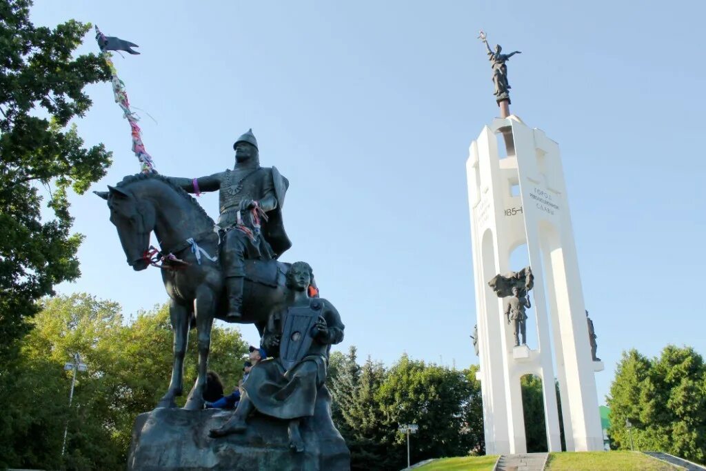 В каком году основан брянск. Мемориальный комплекс покровская гора брянск. памятник покровская гора брянск. памятник пересвету покровская гора брянск. памятник на покровской горе брянск.