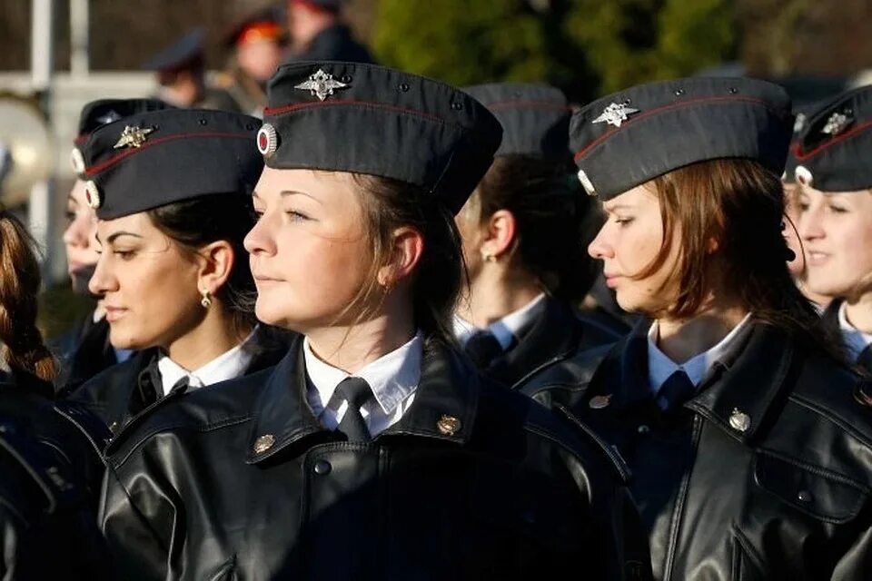 В рф женщины составили. Женщина полицейский. Российские женщины полицейские. Женщины в полиции России. Девушки полицейские России.