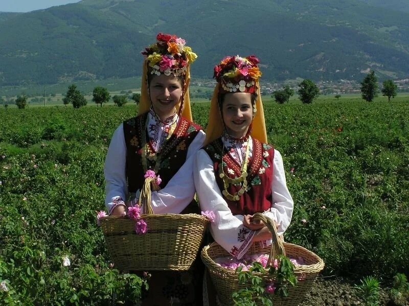 Какой праздник в болгарии. Казанлык Болгария. Культура Болгарии. Болгария колорит. Жители Болгарии.