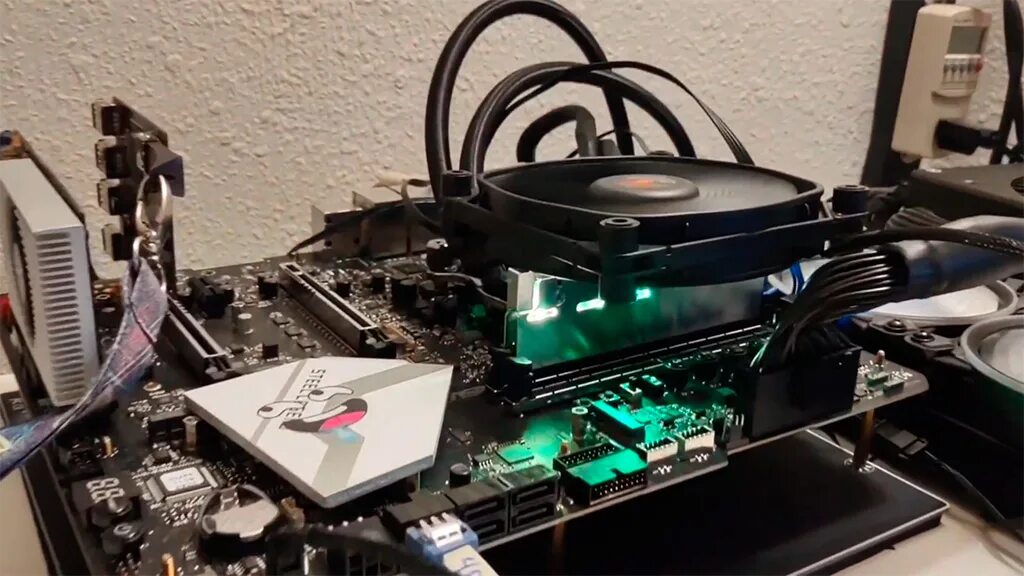Оперативная память ddr5 8000. Asrock z690 aqua oc. оверклокер. оперативная память t force ddr5. разгон ddr5 z690.
