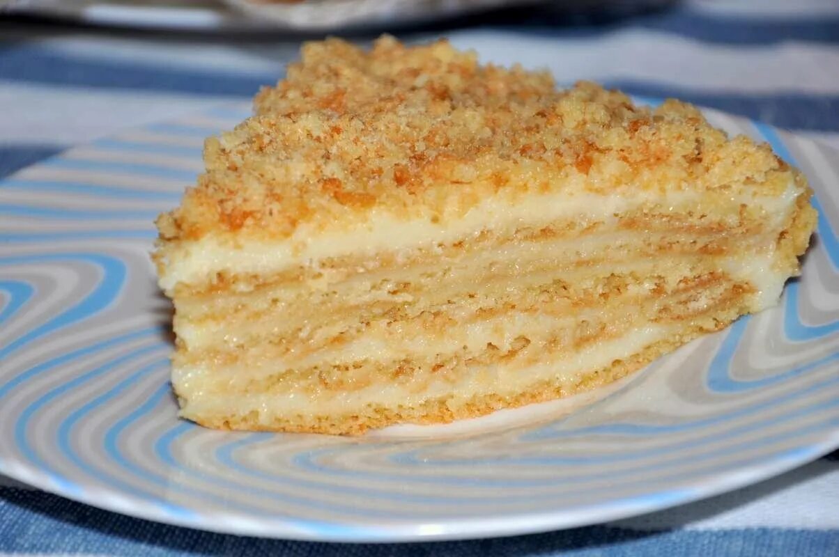 Пирожное дамские пальчики. Песочный торт с заварным кремом. Торт рыжик медовый. Тортик с заварным кремом. Домашние торты.