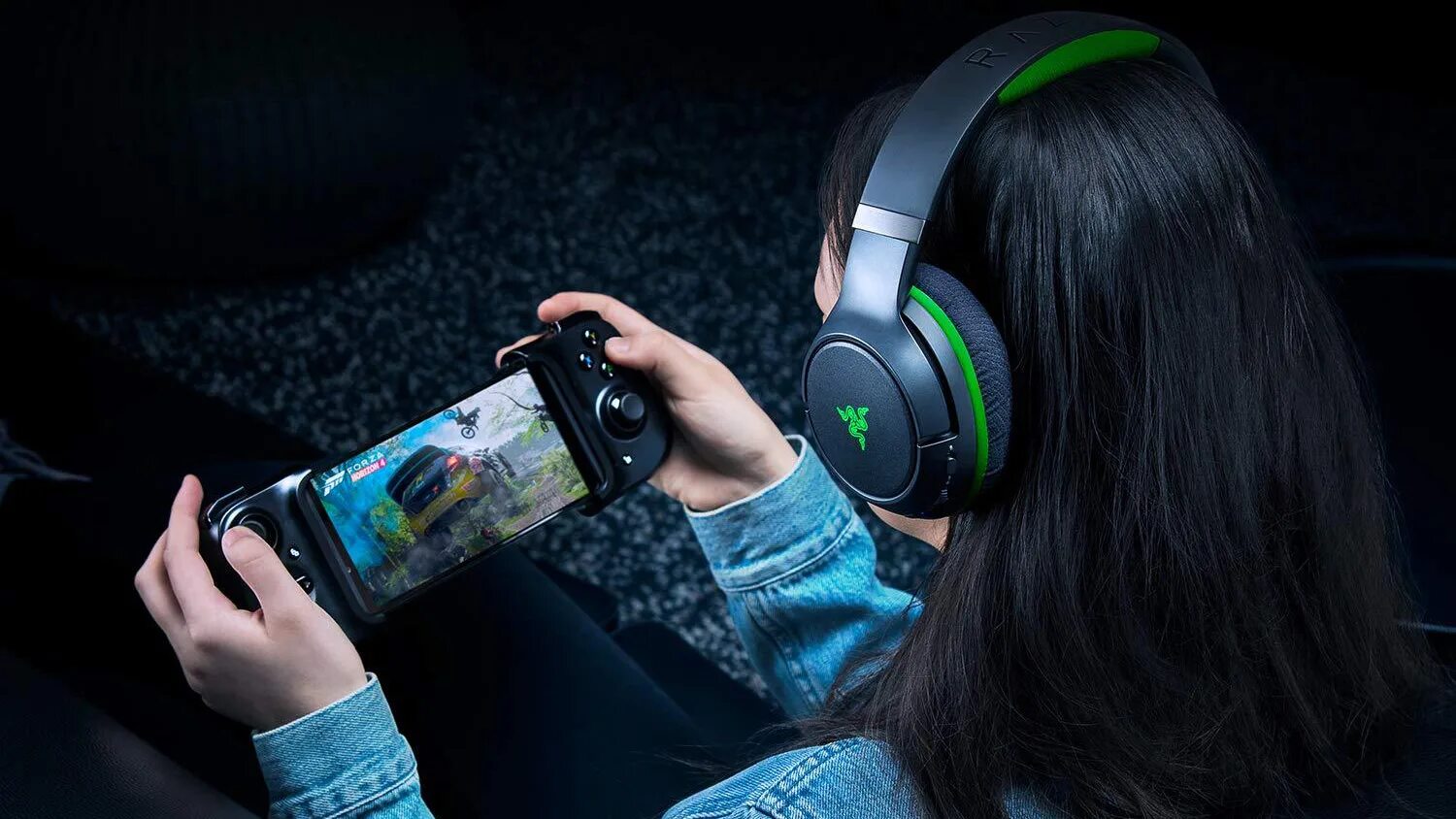 Razer kaira for xbox. Наушники Razer BLACKSHARK v2 x. Наушники Razer BLACKSHARK v2 игрок. Razer Kraken x for Console. Гарнитура игровая Razer Kraken x Lite.