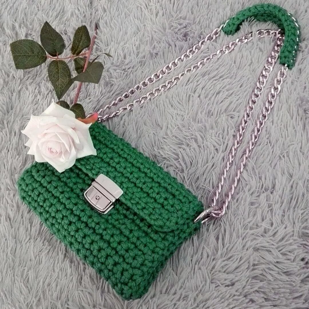 Сумка клатч крючком из шнура. Вязаные сумки из полиэфирного шнура. Вязаная сумка клатч. Вязаный клатч. Сумка клатч крючком из шнура.