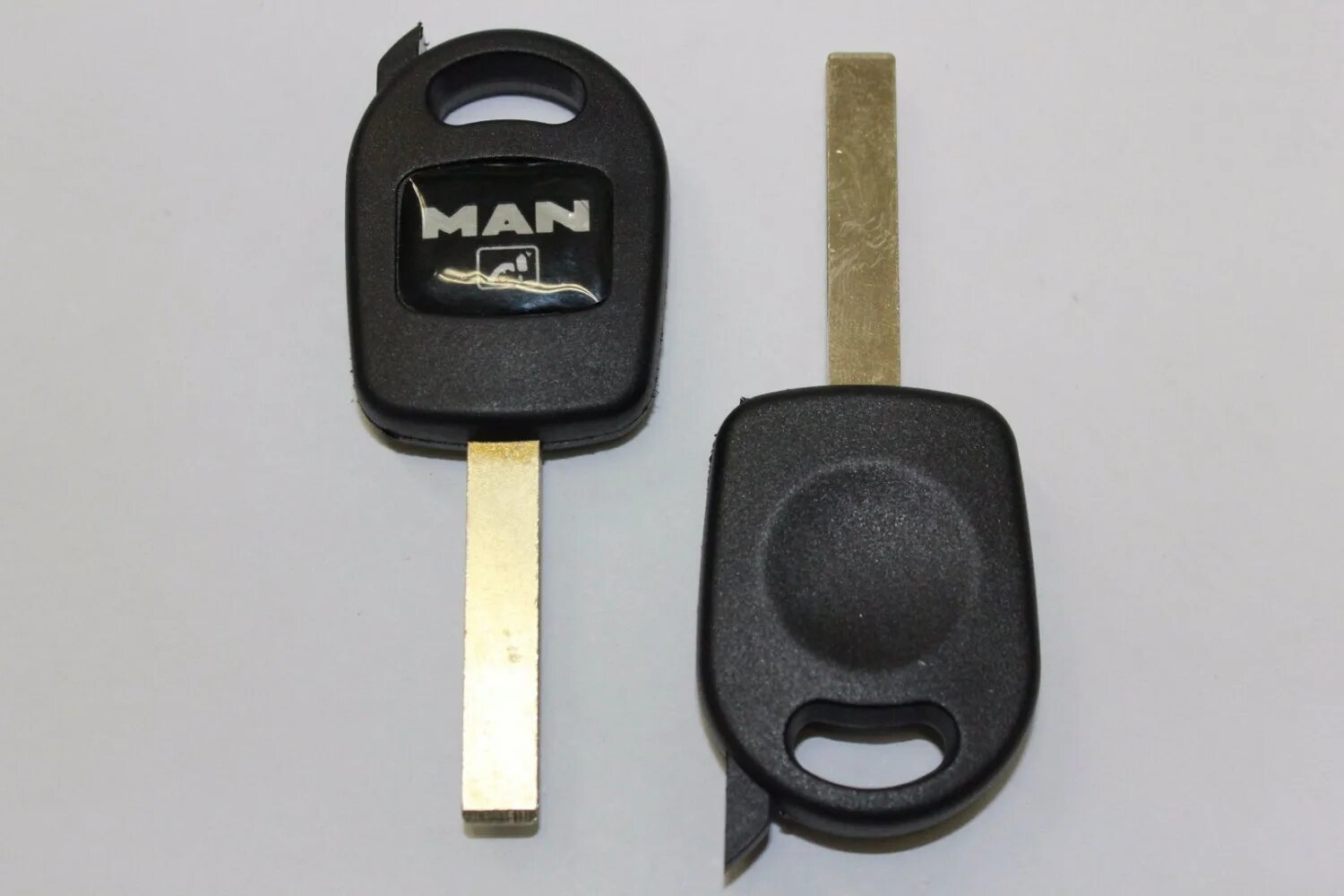 Man ключи. Man ключи. Ключи зажигания man tgx. Ключ ман тга с чипом. Ключ ман с чипом.