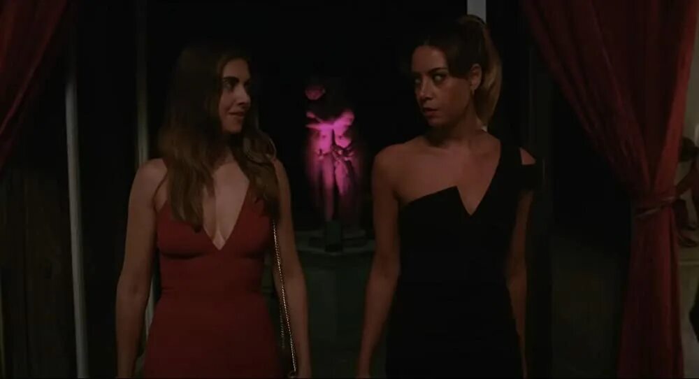 Кружи меня постер 2022. Комедии 2022. Обри плаза поцелуй элисон три. Обри плаза поцелуй элисон три. Х/ф кружи меня 2022 вконтакте.