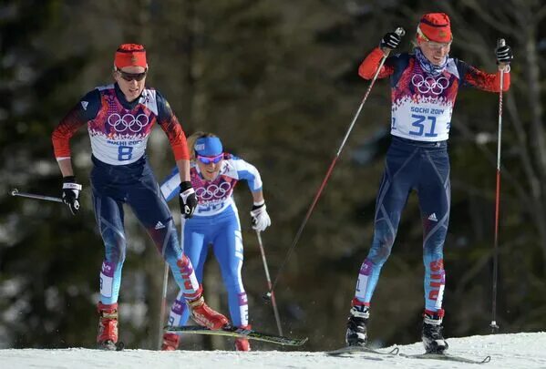 Лыжные гонки олимпийский вид спорта. Лыжная гонка сочи 2014. Олимпийские игры сочи лыжные гонки. Лыжники в сочи. Лыжная гонка сочи 2014.