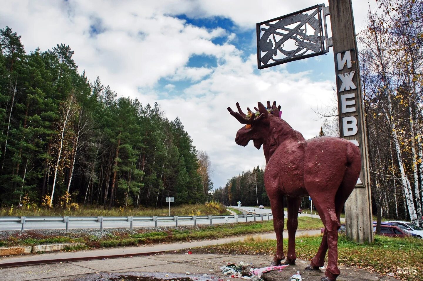 Ленин лось. Памятник лосю в Ижевске. Кафе у лося Ижевск. Лось Якшур Бодьинский тракт. Достопримечательности Ижевска Лось.