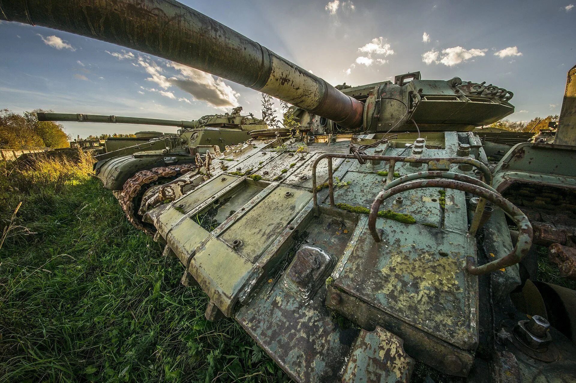 Погода в танковом. Кладбище танков Кубинка. Кладбище танков т34. Свалка-Запасник центрального музея бронетехники, Кубинка. Заброшенные танки т80.