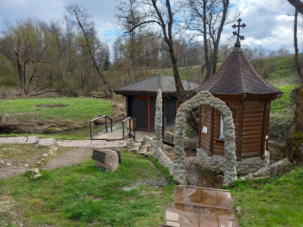 Святой источник на дом. Смолинский Святой источник Наро Фоминский район. Смоленский Родник Наро Фоминский. Ревякино Наро-Фоминский район Святой источник. Родник Наро Фоминский район.