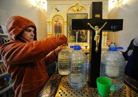 Святая вода что она делает