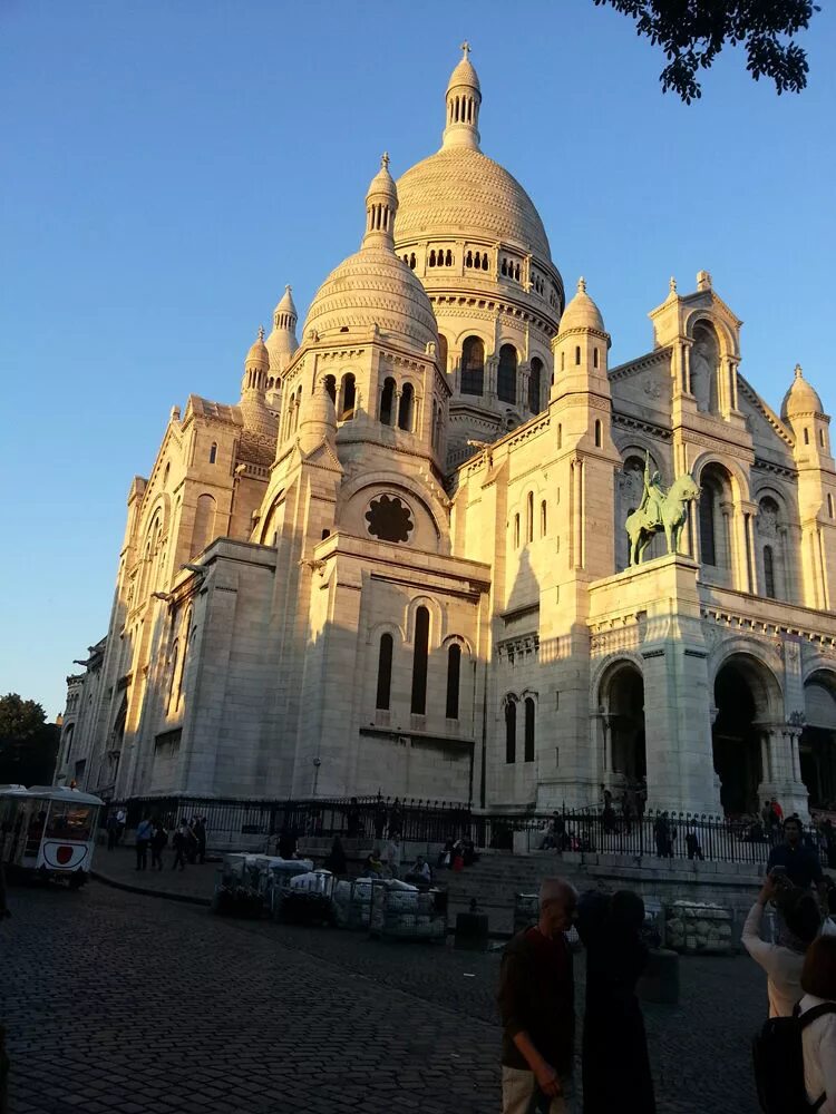 Золотая ступа шведагон. Крамивл собор. Собор андраши. Церкви разных стран. Берлинский кафедральный собор.